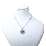 گردنبند استیل دم وال در دریا