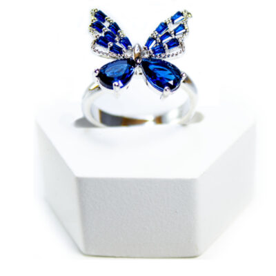 انگشتر فری‌سایز پروانه‌ای نگین‌دار آبی درخشان