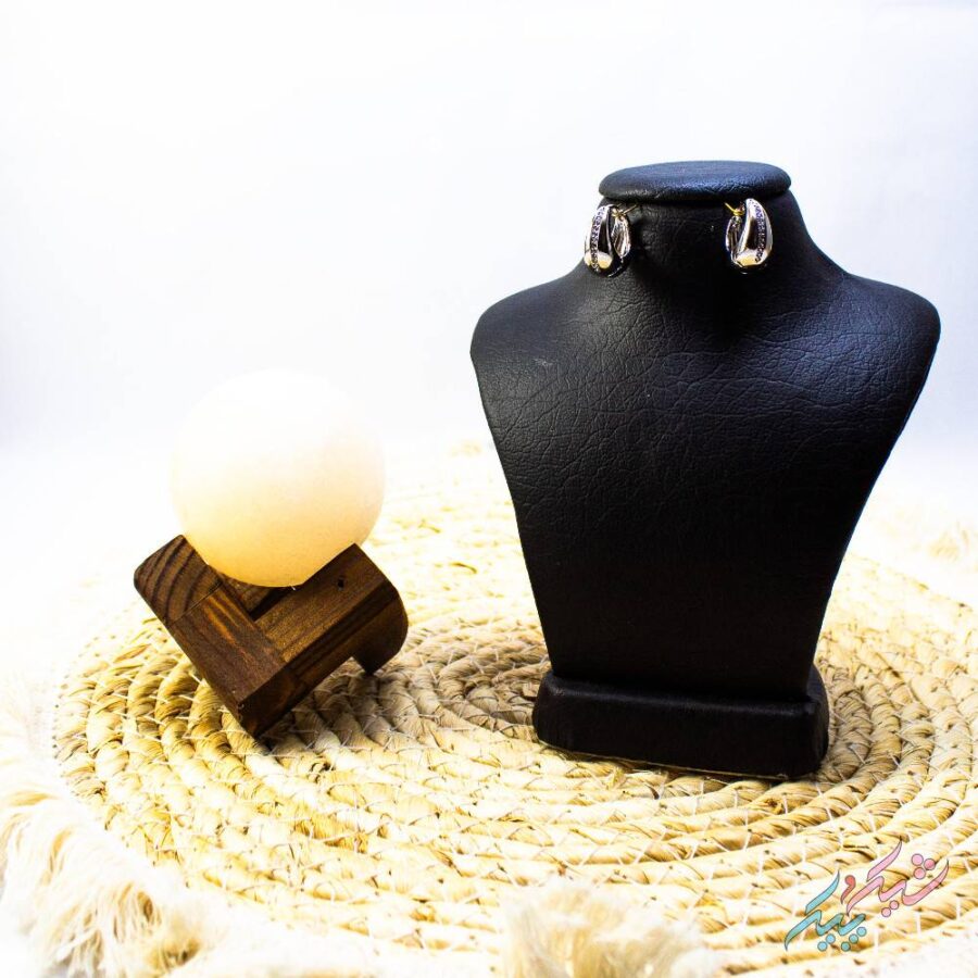 65fe44753ce5c215820f8f2432de20b1.jpg گوشواره حلقه ای نگین دار برند ژوپینگ - تصویر 1