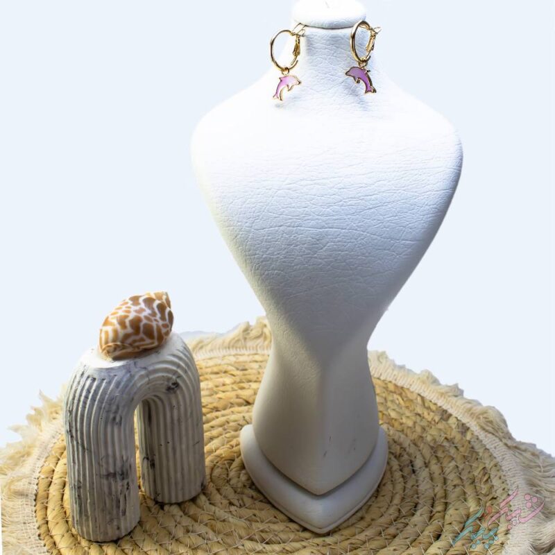 گوشواره حلقه ای با آویز طلایی و دلفین بنفش - Image 1