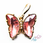 گوشواره آویزی پروانه‌ای با نگین صورتی