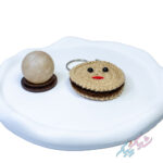 🍪 جاسوئیچی و آویز بیسکوئیت کرم‌دار بافتنی – خوشمزه، بامزه و ترند!