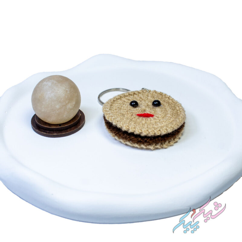🍪 جاسوئیچی و آویز بیسکوئیت کرم‌دار بافتنی – خوشمزه، بامزه و ترند! - Image 1