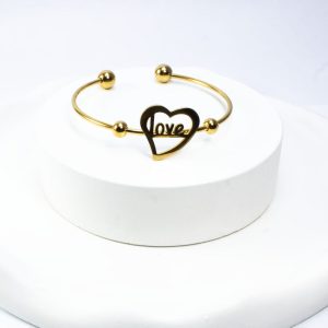 دستبند بنگل طلایی با طرح قلب و نوشته LOVE