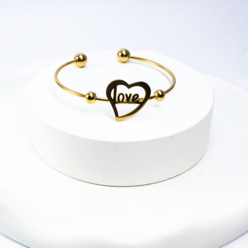 دستبند بنگل طلایی با طرح قلب و نوشته LOVE - Image 1