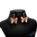 گوشواره آویزی پروانه‌ای با نگین صورتی - Image 2