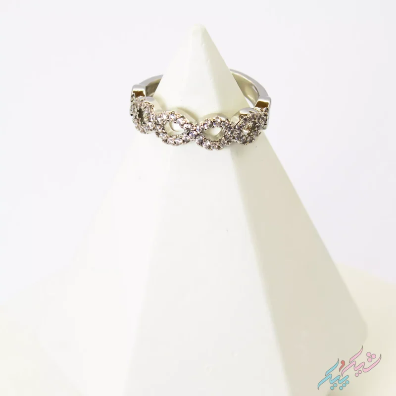 انگشتر فری سایز با طراحی اینفینیتی و سنگ‌های درخشان