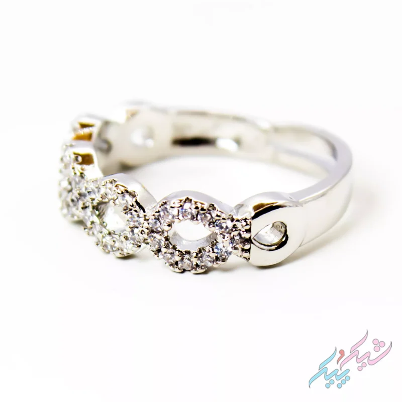 انگشتر فری سایز با طراحی اینفینیتی و سنگ‌های درخشان