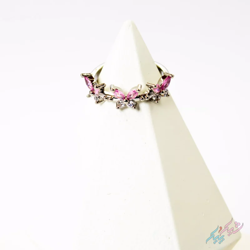 انگشتر فری سایز با طراحی پروانه‌ای و سنگ‌های درخشان