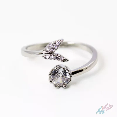 انگشتر دم وال با نگین الماسی