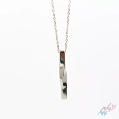 گردنبند آویز پیچ نقره‌ای
