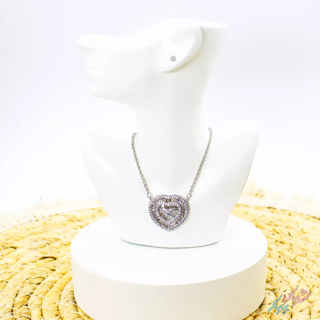 گردنبند قلب برجسته نگین‌دار نقره‌ای