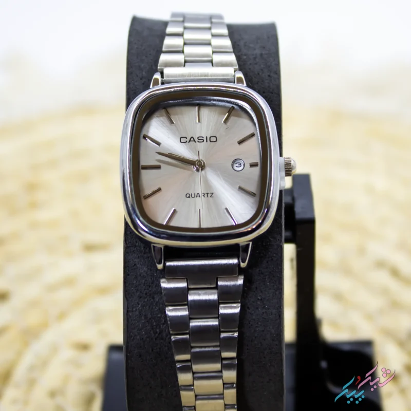 ساعت مچی زنانه طرح کاسیو مدل اولد مانی با صفحه نقره‌ای