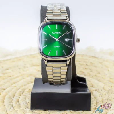 ساعت مچی مردانه اولد مانی طرح کاسیو با صفحه سبز و بند استیل با تقویم فعال