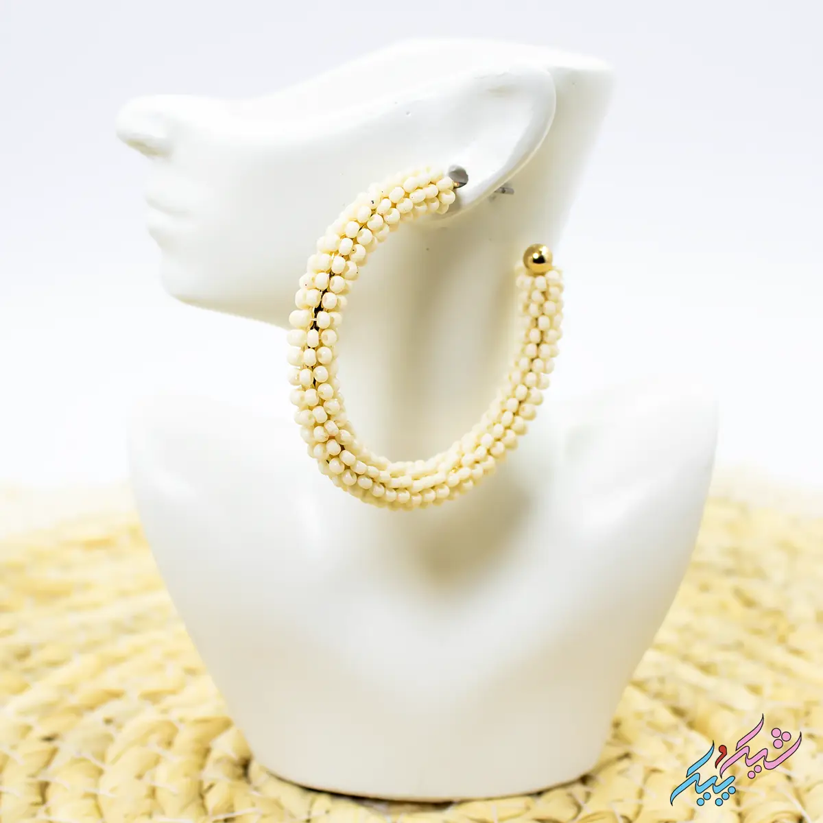 Earrings-30-2.webp خرید گوشواره هلالی مهرهای I AM سفید