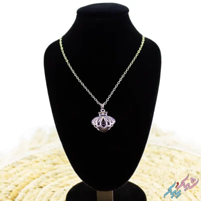 گردنبند طرح «صدف دریایی» با مروارید صورتی و نگین‌ های درخشان