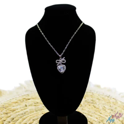 خرید گردنبند مدل قلب و پاپیون نگین اتمی